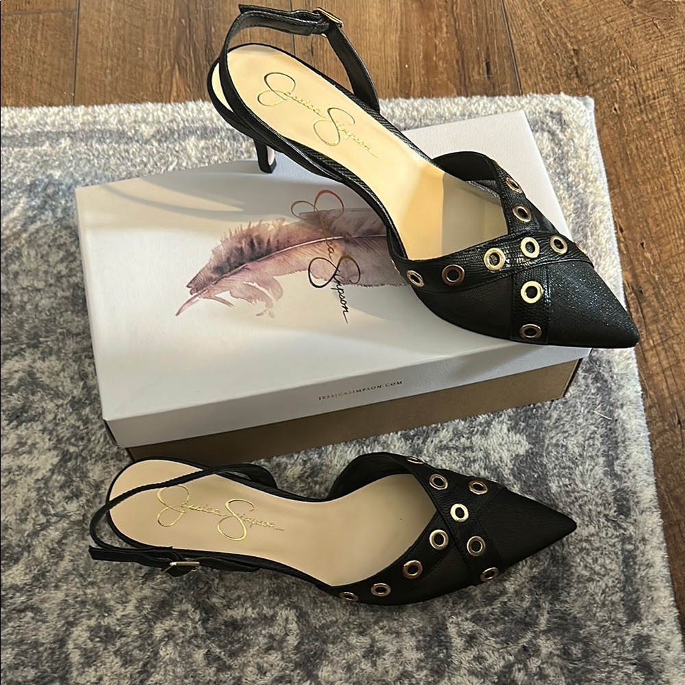 Jessica Simpson Black and Gold Heels with Elegant Design